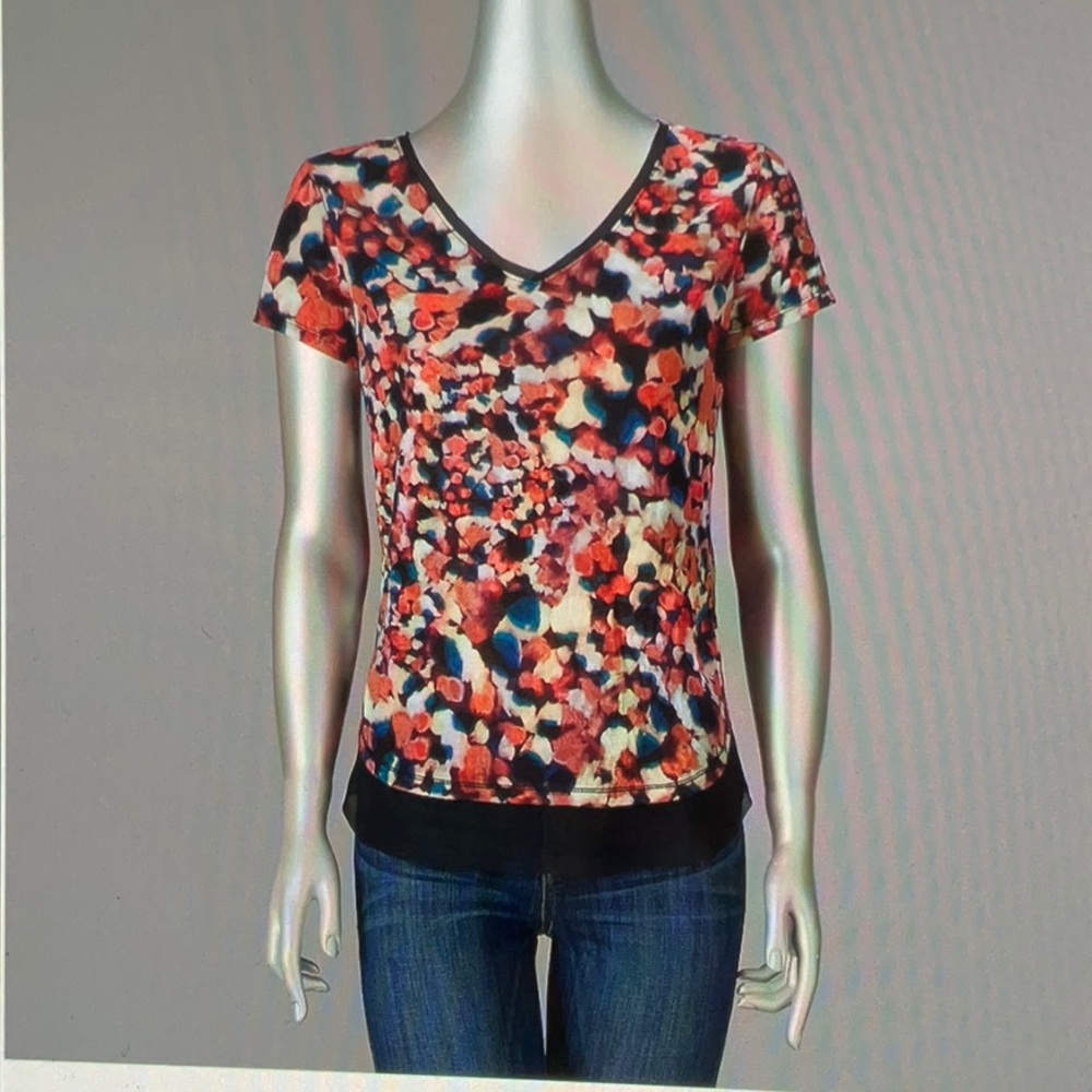 COPY - 3/$30❤️Simply Vera Wang distorted horizon top
